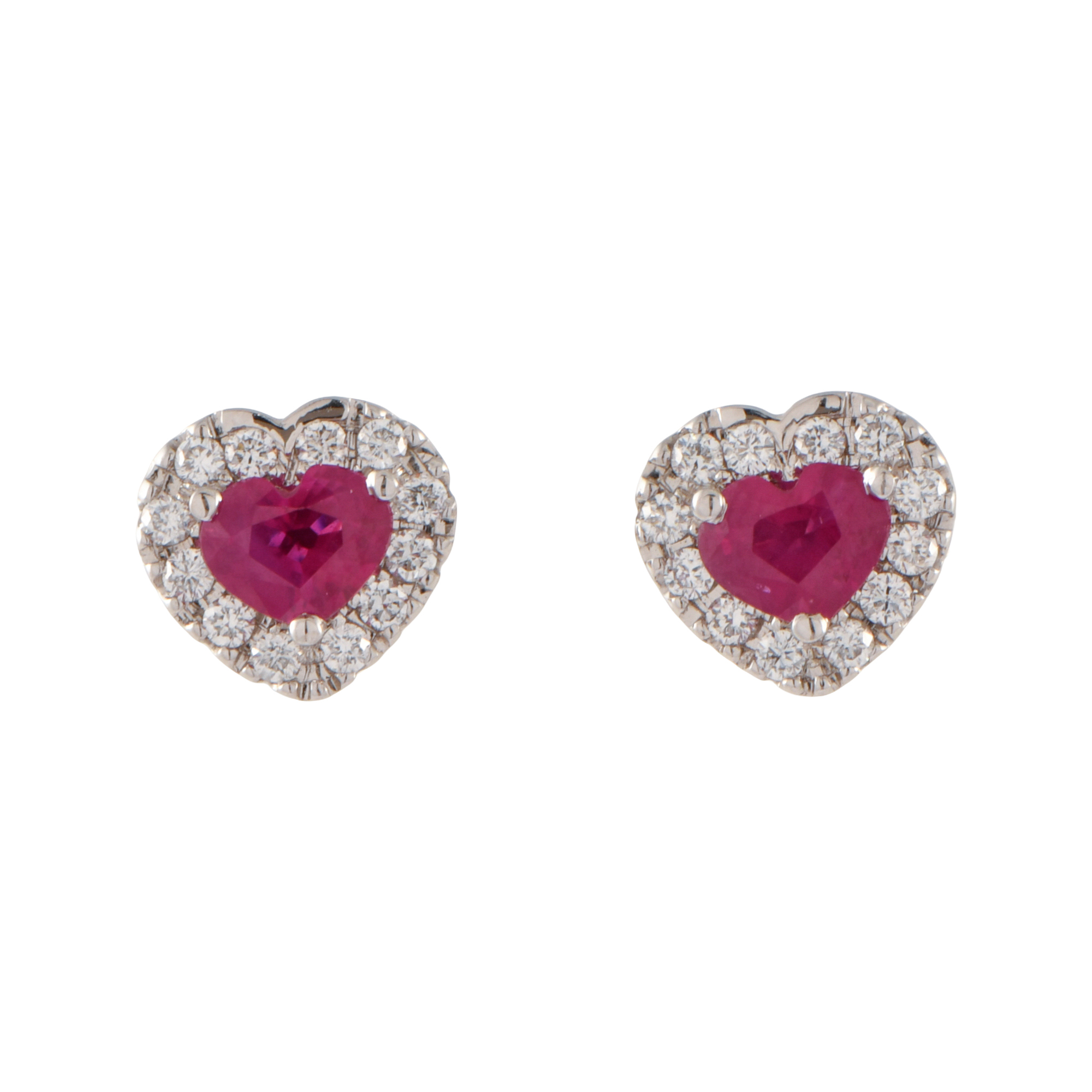 Pendientes en forma de corazón con rubíes y diamantes.
