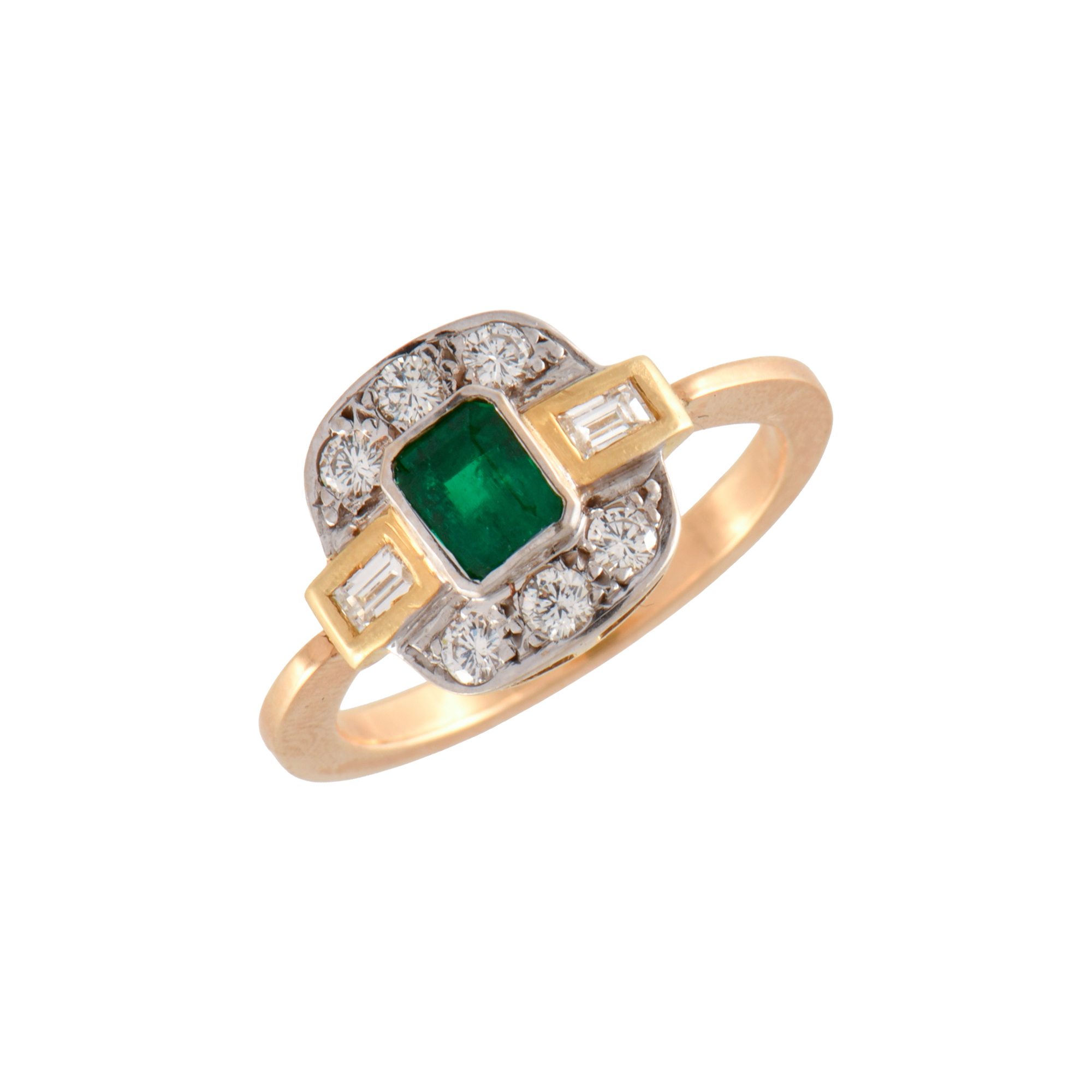 Anillo con esmeralda y diamantes.