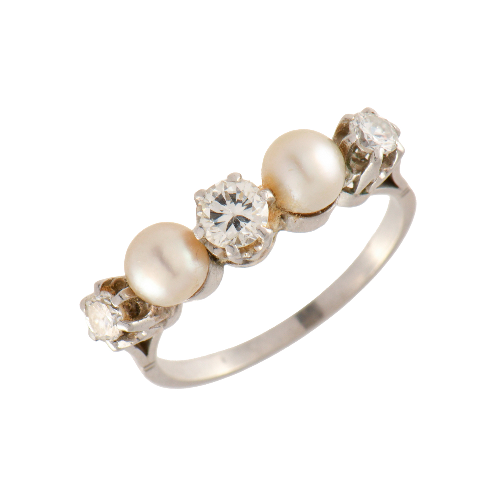 Anillo años 50 con perlas y diamantes.