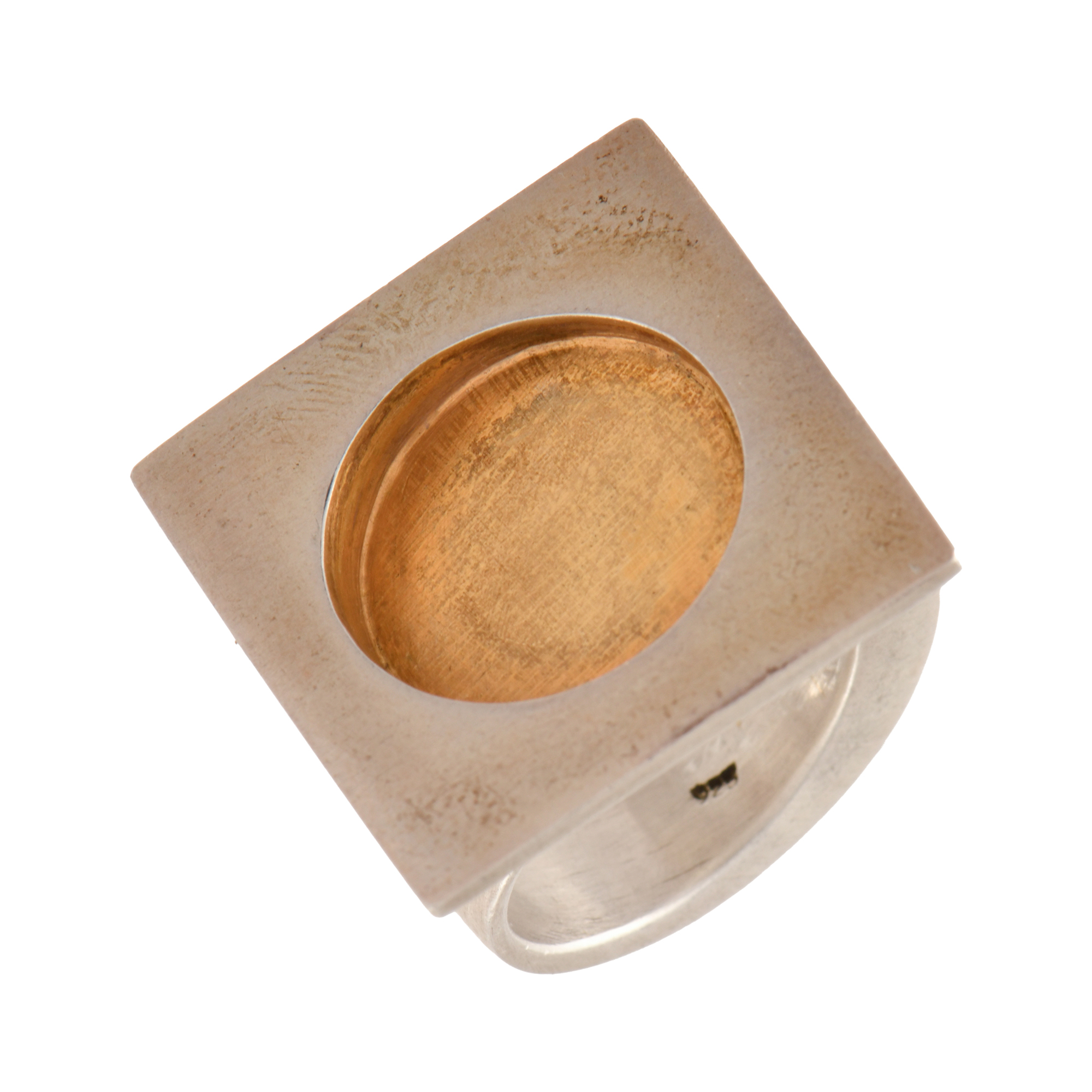 Anillo vanguardista.