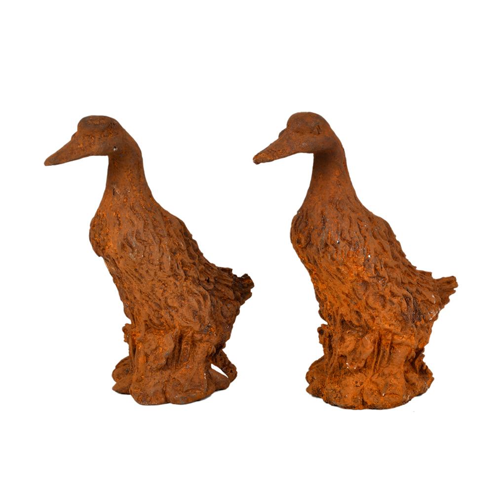 Pareja de figuras de jardín en forma de patos, siglo XX. 