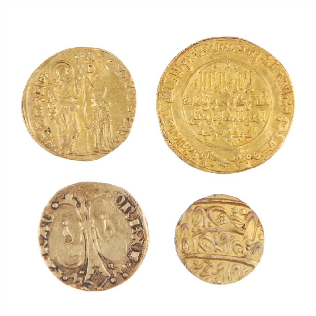 CUATRO ANTIGUAS MONEDAS EN ORO