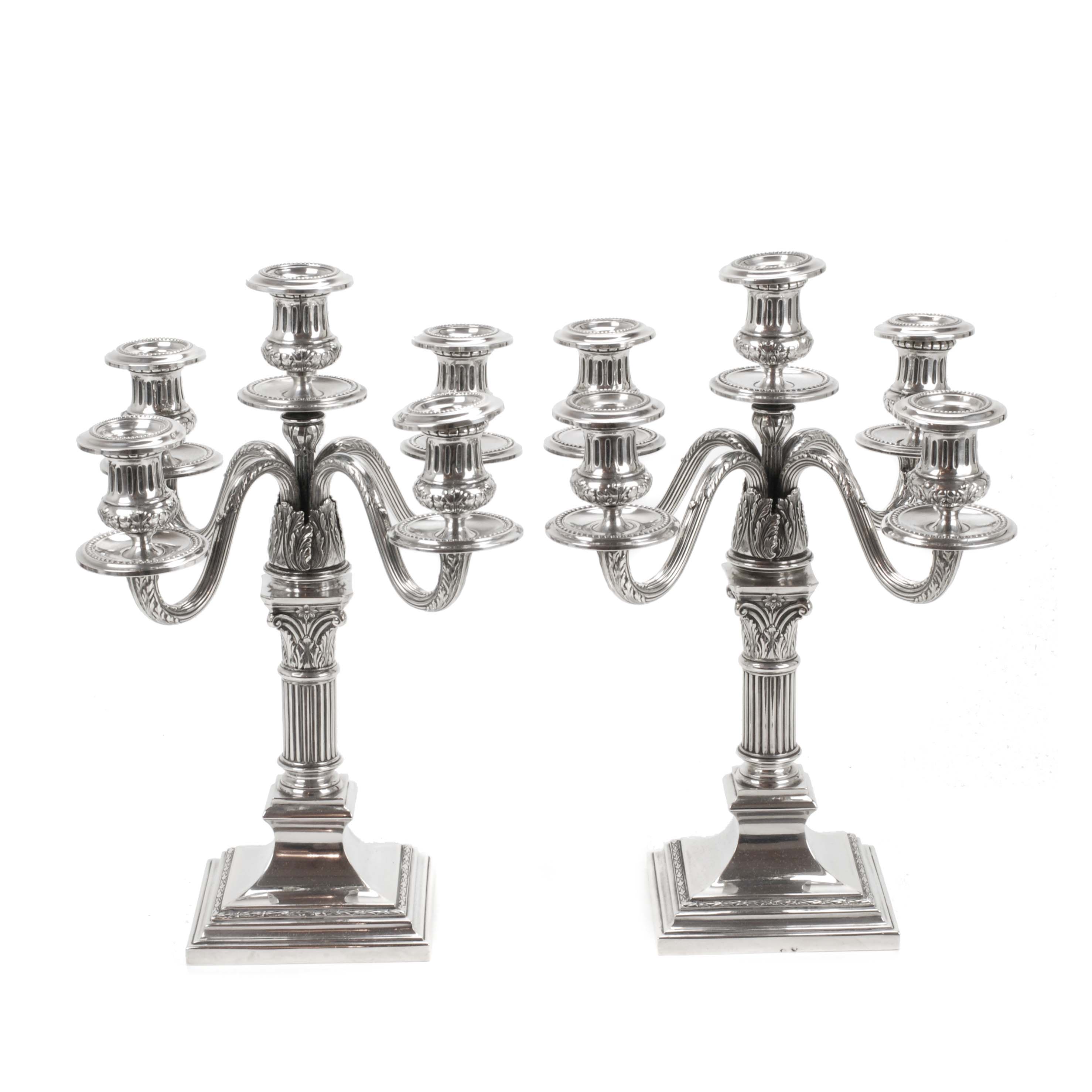 PAREJA DE CANDELABROS ESPAÑOLES EN PLATA, MEDIADOS SIGLO XX