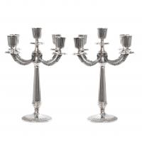 11-PAREJA DE CANDELABROS ESPAÑOLES EN PLATA, MEDIADOS SIGLO XX