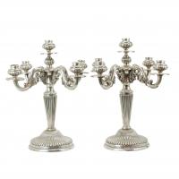 22-PAREJA DE CANDELABROS ESPAÑOLES EN PLATA, MEDIADOS SIGLO XX