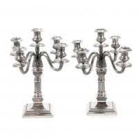 36-PAREJA DE CANDELABROS ESPAÑOLES EN PLATA, MEDIADOS SIGLO XX