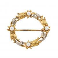 55-Gold floral crown with rose-cut diamonds and four seed-pearls. 2,5 cm., diam. 3,5 gr.