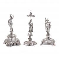 21-Silver figures. One with dents. 274 gr.