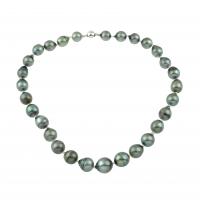 210-Tahiti baroque pearls with white gold clasp.80,8 gr.