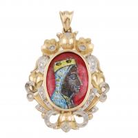113-Oro vistas oro blanco con diamantes de talla rosa y esmalte central de la Virgen de Montserrat. Dorso grabado con iniciales.4,5x2,8 cm.10,4 gr. 