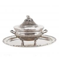 25-SPANISH SILVER SOUP TUREEN WITH TRAY, MID. 20TH CENTURY.