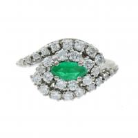 231-RING WITH EMERALD AND DIAMONDS.