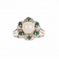 37-EMERALD AND PEARL RING.