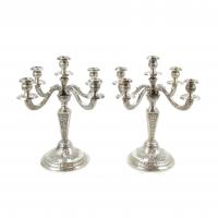 14-PAREJA DE CANDELABROS ESPAÑOLES EN PLATA, MED. SIGLO XX.