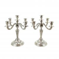 14-PAREJA DE CANDELABROS ESPAÑOLES EN PLATA, MED. SIGLO XX.