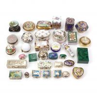 532-LOT OF THIRTY FOUR SMALL BOXES, C20th.