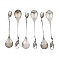 9-GEORG JENSEN (1866-1935). JUEGO DE SEIS CUCHARILLAS EN PLATA, 1915-1930.