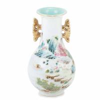 305-SMALL CHINESE QING DYNASTY VASE, EARLY 20TH CENTURY.