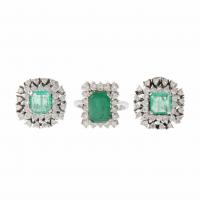 146-RING AND EARRINGS WITH EMERALDS AND DIAMONDS ROSETTE.