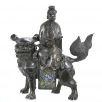 311-CHINESE FIGURE "GUANYIN SEATED ON A FO DOG", FIRST THIRD OF THE 20TH CENTURY.