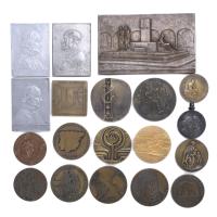 23077-LOTE DE DIECINUEVE MEDALLONES Y PLACAS CONMEMORATIVOS DEDICADOS A TEMAS MEDICINALES, SEGUNDA MITAD SIGLO XX.
