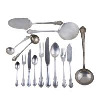 10-CUBERTERÍA ESPAÑOLA DE DOCE SERVICIOS EN PLATA, MED. SIGLO XX.