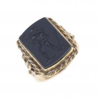 104-GOLD AND ONYX RING, PROBABLY ENGLISH, 19TH CENTURY.