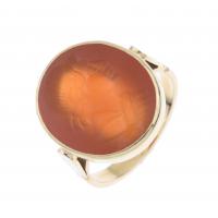 107-GOLD AND CARNELIAN SIGNET RING, 19TH CENTURY.