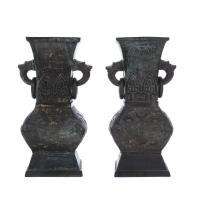 220-PAIR OF ARCHAIC-STYLE RITUAL VASES, 19TH CENTURY.