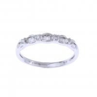 31-HALF WEDDING RING IN WHITE GOLD WITH DIAMONDS.