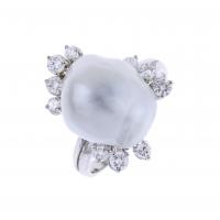 72-WHITE GOLD RING WITH PEARL AND DIAMONDS.