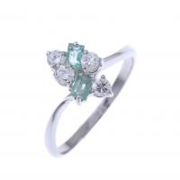 15-WHITE GOLD RING WITH EMERALDS AND DIAMONDS.