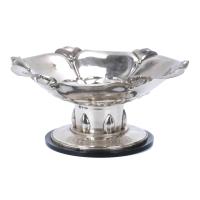 5-CENTRO DE MESA ESPAÑOL EN PLATA, SEGUNDA MITAD SIGLO XX.