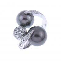 38-PEARLS AND DIAMONDS RING.