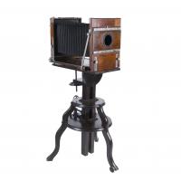 104-OLD CAMERA WITH BELLOWS OF CARLOS CABRERA, LATE 19TH-EARLY 20TH CENTURY.