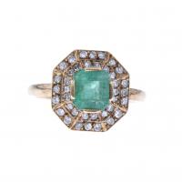 112-ROSETTE RING WITH DIAMONDS AND EMERALD.