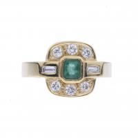 111-RING WITH DIAMONDS AND EMERALD.