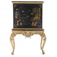 61-ENGLISH ORIENTAL-STYLE CABINET ON A CONSOLE, LATE 19TH CENTURY.