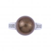 138-RING WITH CHOCOLATE PEARL AND DIAMONDS.