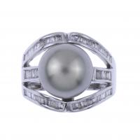 151-RING WITH DIAMONDS AND TAHITI PEARL.