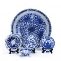 270-FOUR CHINESE DISHES AND CUP, 20TH CENTURY.