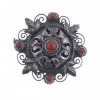 163-ROUND BROOCH WITH CORAL.