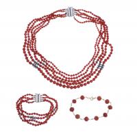254-TWO BRACELETS AND A NECKLACE IN CORAL.