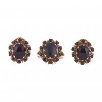 258-RING AND EARRINGS SET WITH GARNETS.