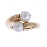 47-RING WITH TWO PEARLS.