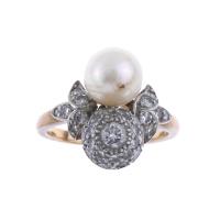 26-RING WITH PEARL AND DIAMONDS.
