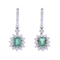 146-LONG EARRINGS WITH DIAMONDS AND EMERALDS.