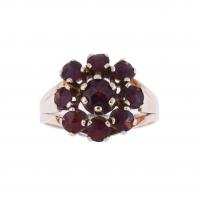 18-RING WITH GARNETS ROSETTE.