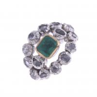 14-ANTIQUE RING WITH EMERALD AND DIAMONDS.