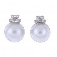 111-EARRINGS WITH MABÉ PEARL AND DIAMONDS.